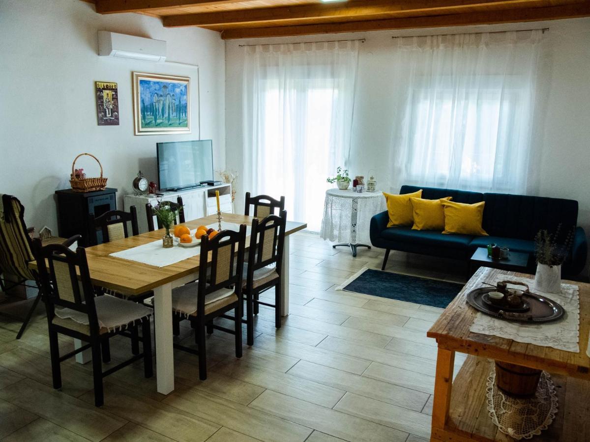 Apartment Village House Ravno Esterno foto