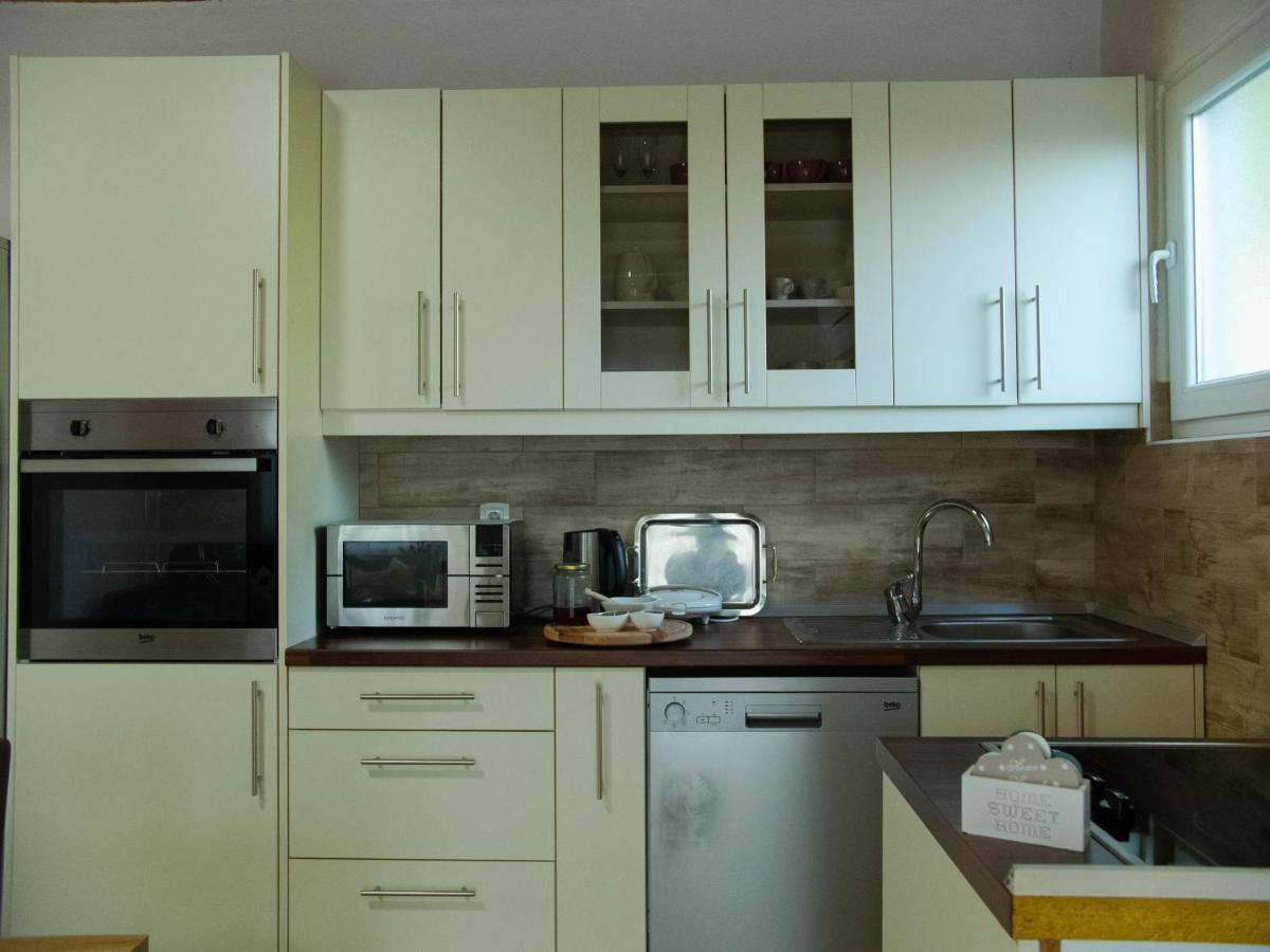 Apartment Village House Ravno Esterno foto