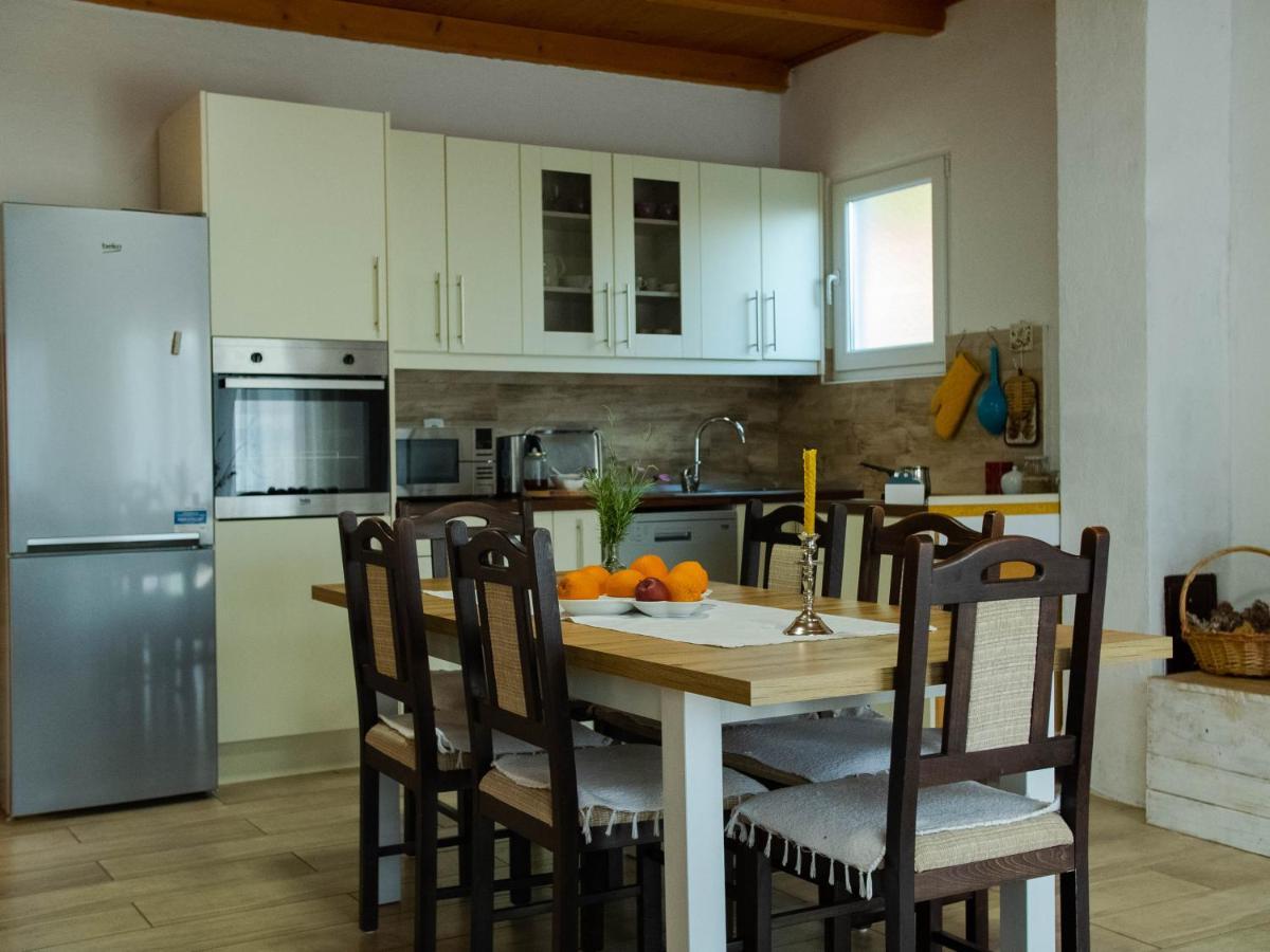 Apartment Village House Ravno Esterno foto