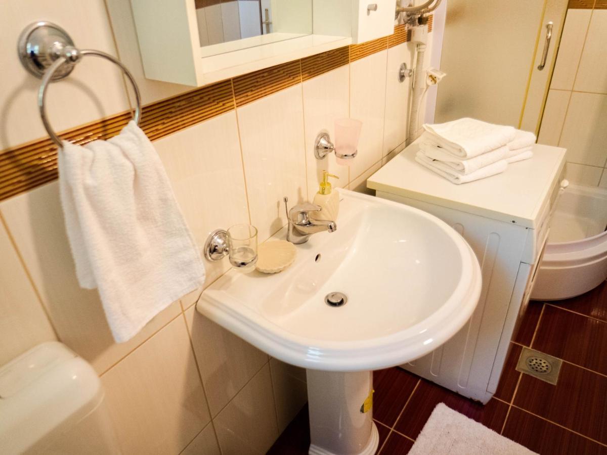 Apartment Village House Ravno Esterno foto